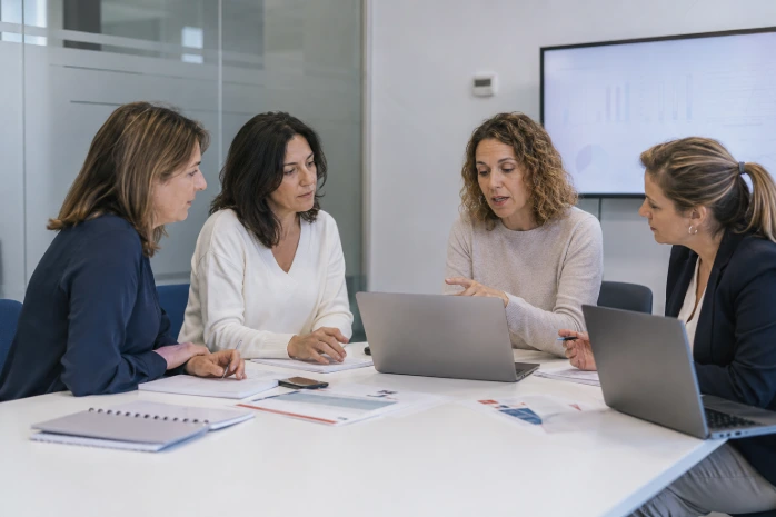 Profesionales reunidas para coordinar la gestión administrativa de Primedica